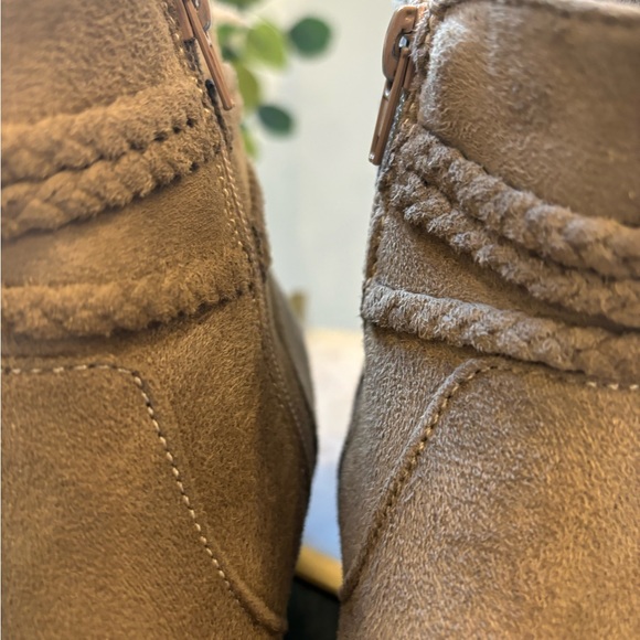 U.S.P - Picture 3 of 10